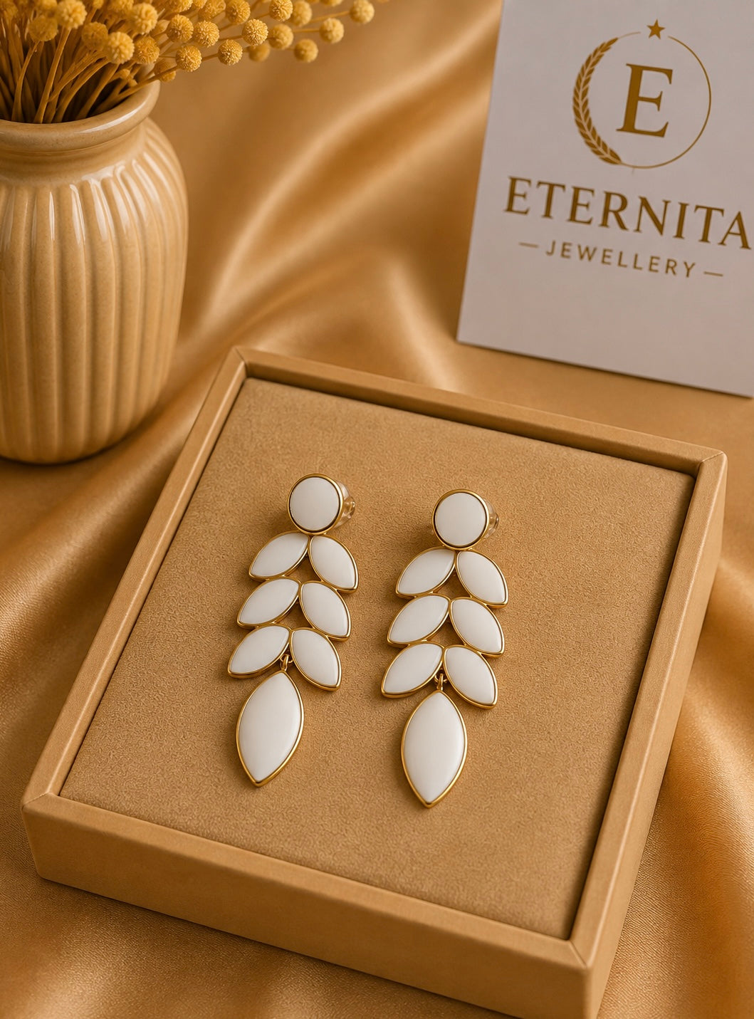 Boucles d’Oreilles Feuilles Blanches Dorées