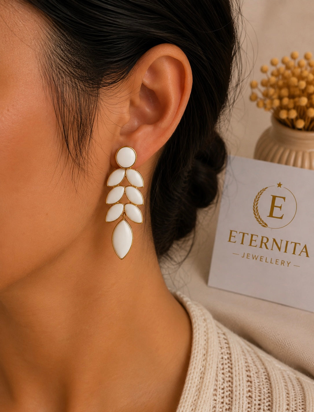 Boucles d’Oreilles Feuilles Blanches Dorées