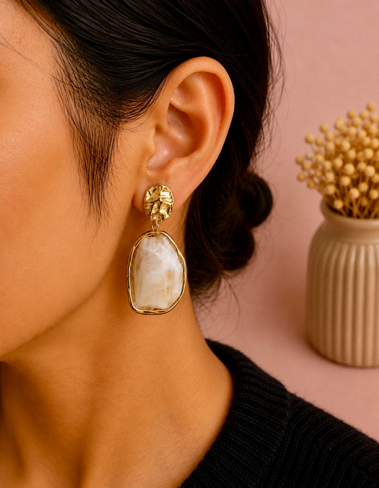 Boucles d’Oreilles Pierre Blanche Dorée
