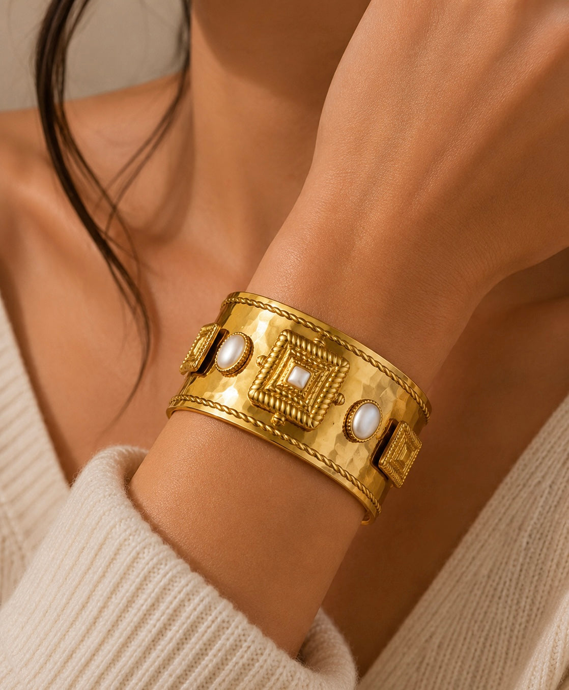 Bracelet Manchette Élégance Dorée