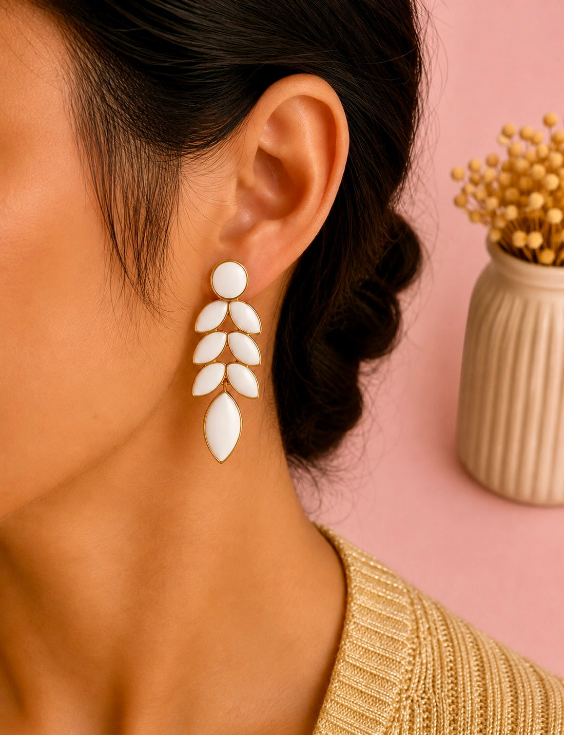 Boucles d’Oreilles Feuilles Blanches Dorées